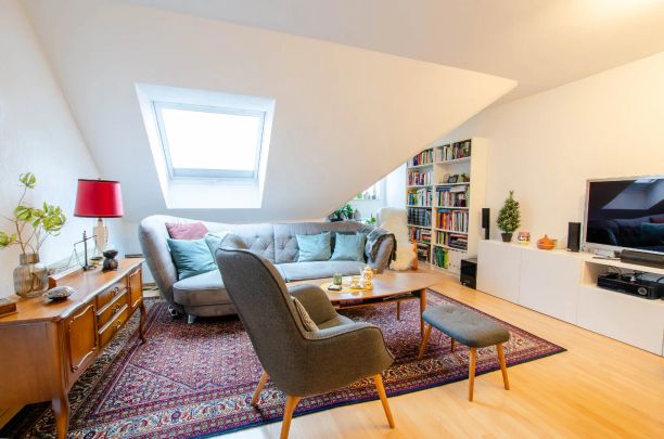 Moderne 2 Zimmer-Wohnung im Dachgeschoss mit Loggia und Stellplatz - Photo 1