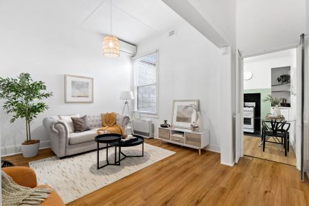 Light-Filled Terrace with North-Facing Garden – Prime Richmond Hill Location! - Photo 3