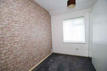 3 bedroom end of terrace house to rent - Photo 5