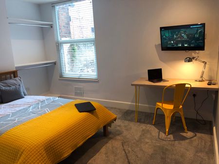 6 Bed Terraced House, Garmoyle Road, L15 - Photo 3