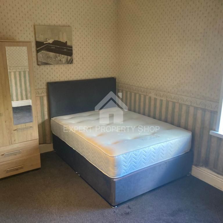 1 bedroom in a house share to rent - Photo 1