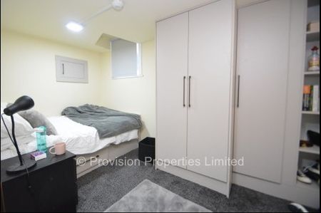 2 Bedroom Flats in Leeds - Photo 5