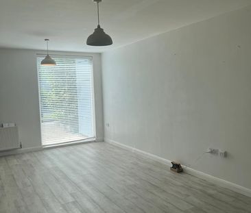 Room in a Shared House, Commonwealth Avenue, M11 - Photo 1