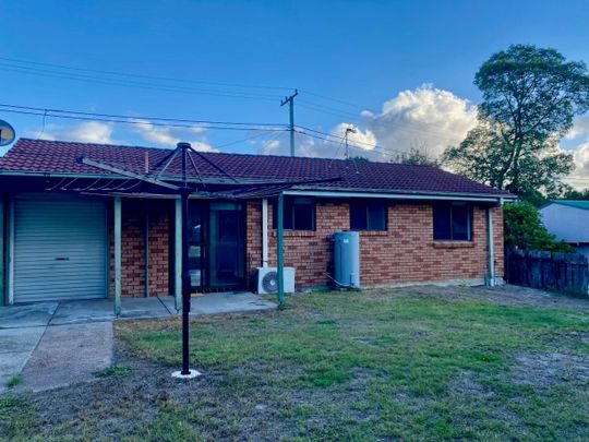 Lovely 3 Bedroom family home walking distance to waterfront - Photo 1