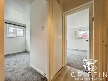 Braybrooke, Basildon, SS14 - Photo 3