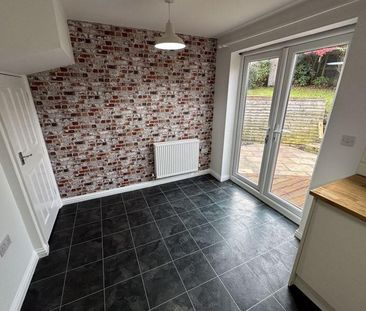 3 bedroom end of terrace house to rent - Photo 2