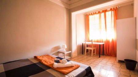 Room in a shared 8-bedroom apartment for rent in Sant Gervasi Galvany, only females, professionals or students - Photo 5