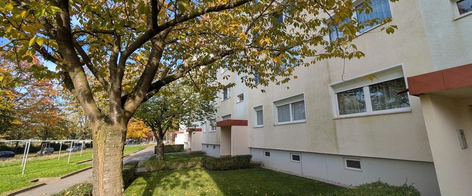 ++ schöne & günstige 3-Raum-Wohnung - großer Balkon mit Ausblick ins Grüne ++ - Photo 1