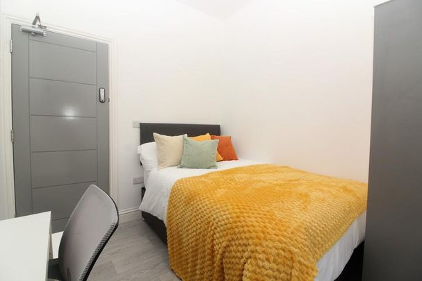 1 bedroom in a house share to rent - Photo 1