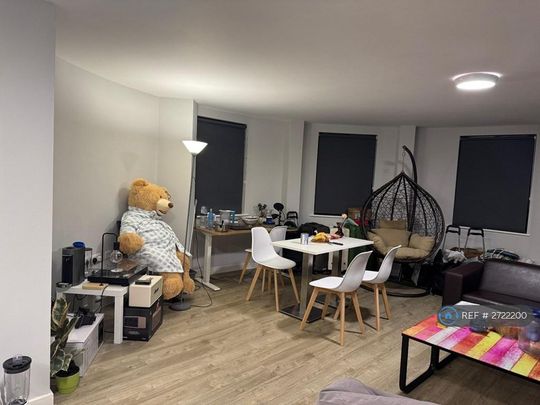 1 bedroom in a flat share to rent - Photo 1