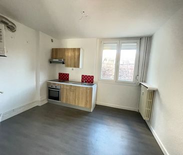 Location Appartement 5 pièces 94m² - Photo 3