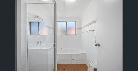 Well Presented 3 Bedroom Apartment - Photo 3