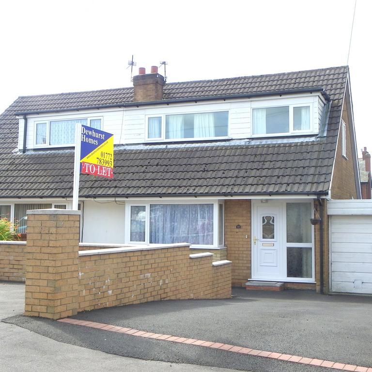3 bedroom semi-detached house to rent - Photo 2