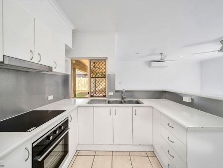 Family Home on Large Block - Photo 2