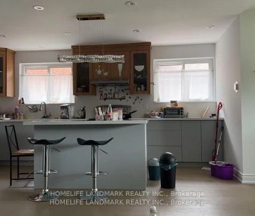 Detached Home For Lease | W9239330 - Photo 5