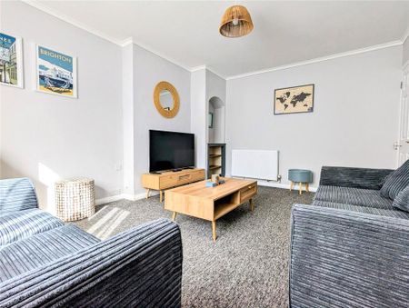 1 bedroom in a house share to rent - Photo 2