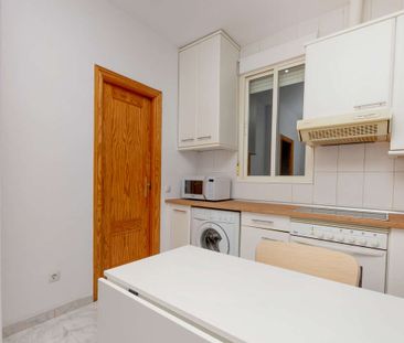 Newly refurbished apartment in Cristóbal Bordiú - Photo 2