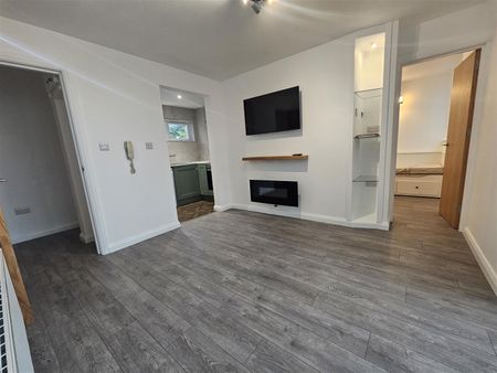 8c Lesley Heights, Glassillan Grove, Greenisland, - Photo 2