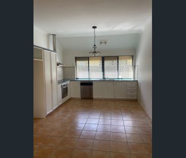 NEAT & TIDY FAMILY HOME! - Photo 6