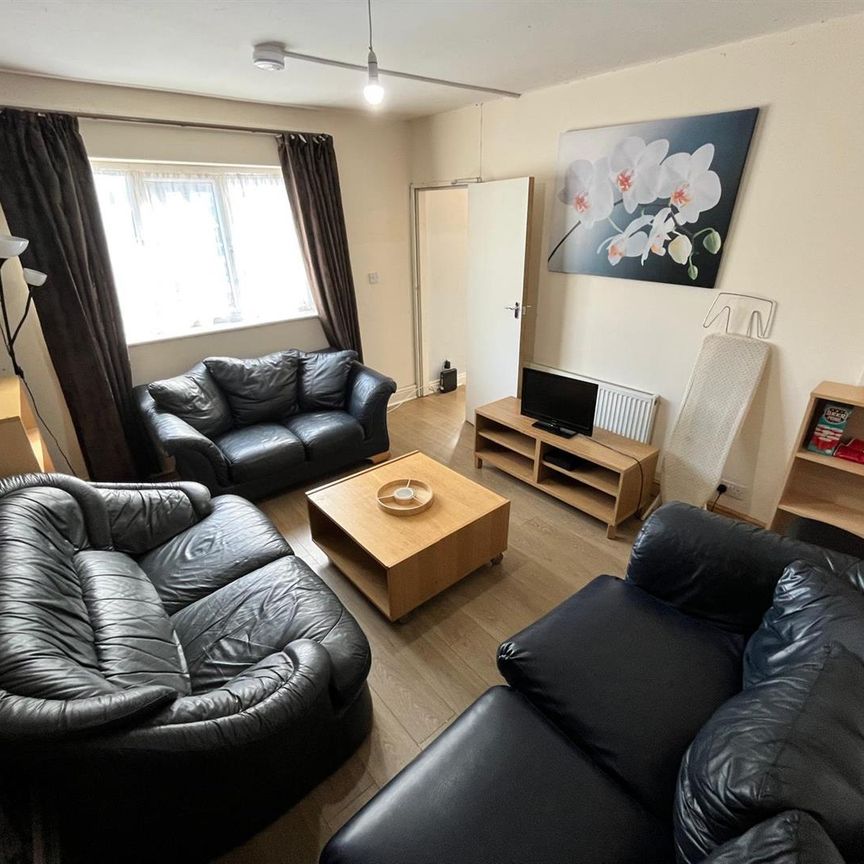 Walmsley Road, Hyde Park, LS6 1NG, Leeds - Photo 1