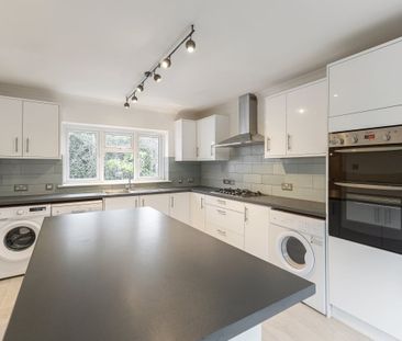 5 bedroom detached house to rent - Photo 3