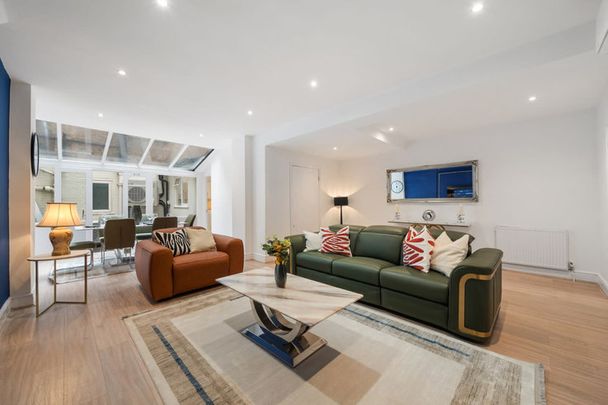 Hertford Street - Photo 1