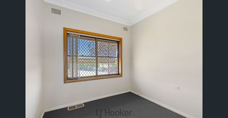 Spacious Family Home in Prime Location - Photo 2