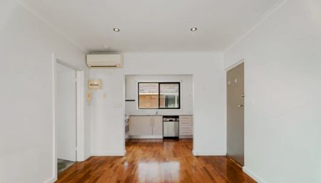 1 Bedroom - Photo 2