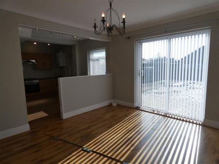 5 bedroom semi-detached house to rent - Photo 4