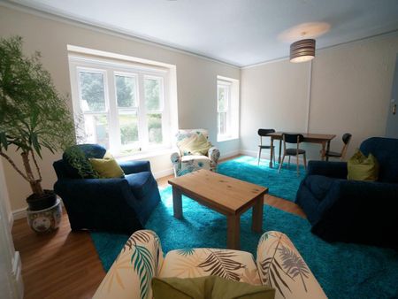 Flat 2, 67 High Street - Photo 2