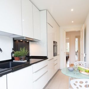 3.5 ZIMMER APARTMENT MIT GARTENSITZPLATZ - Photo 2