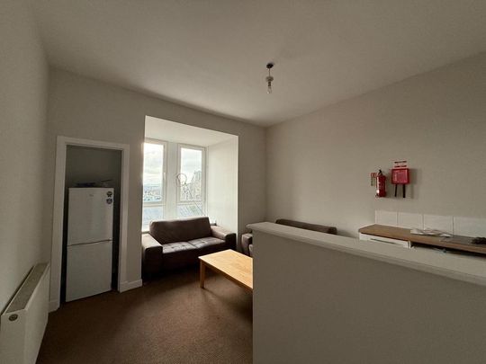 4 bedroom house of multiple occupation to rent - Photo 1