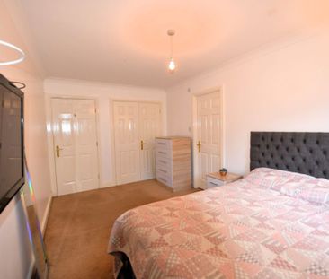 2 bedroom Flat in Flat 3, Leeds - Photo 6