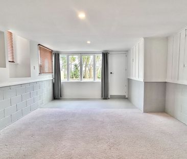 3 Bedrooms on Hillview Ave - Photo 5