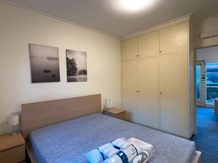 FULLY FURNISHED | ALL-INCLUSIVE | MOVE-IN READY! One-Bedroom Apartment with Off-Street Parking in a Prime Location - Photo 2