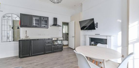 Studio to rent - Photo 2