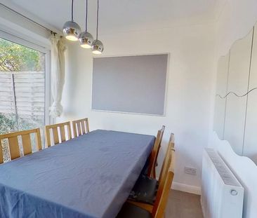 4 bedroom terraced house to rent - Photo 3