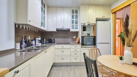 Room in a shared 5-bedroom apartment for rent in la Nova Esquerra de l'Eixample - Photo 2