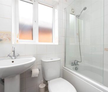 3 bedroom link detached house to rent - Photo 4
