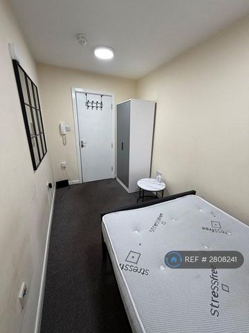 1 bedroom in a house share to rent - Photo 5