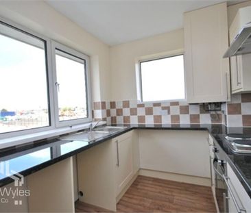2 bedroom flat to rent - Photo 3