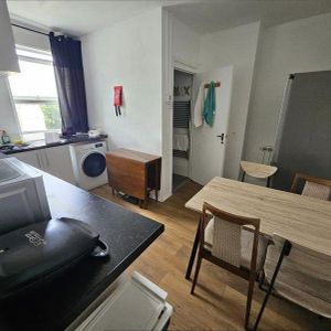 House share to rent - Photo 3