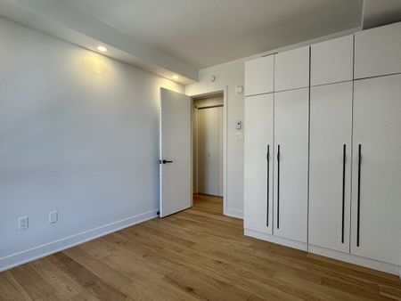 Élégance Moderne sur Édouard-Montpetit. Condo locatif de luxe avec 3 chambres, 2 salles de bains, 1 salle d'eau et terrasse privée sur le toit. - Photo 3