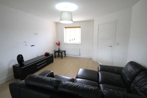 3 bedroom end of terrace house to rent - Photo 1