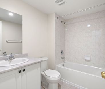 For Lease - 10 Mcalister Avenue, Richmond Hill, Ontario - Photo 2