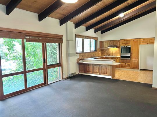 Freshly Painted Single-Level Unit – Move-In Ready! - Photo 1