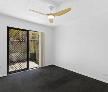 Fully Renovated Luxurious Ground-Floor Corner Apartment with Privat... - Photo 3