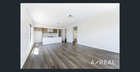 Near-New, Warm & Spacious Family Home for Rent - Photo 3