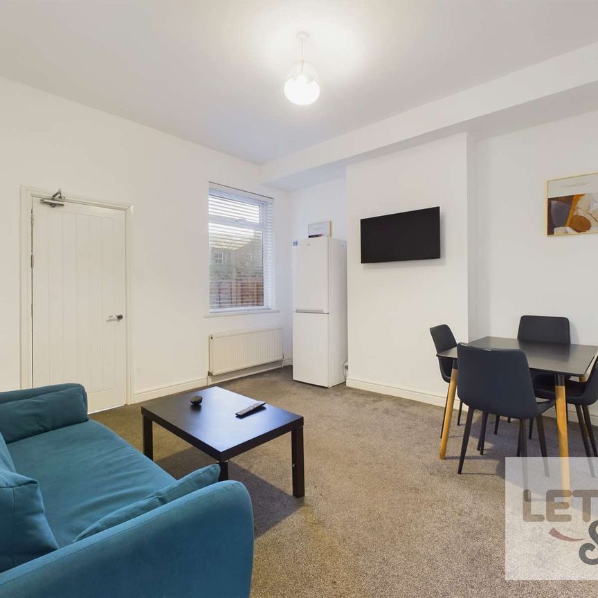 Lincoln Street Room 1 - Photo 1