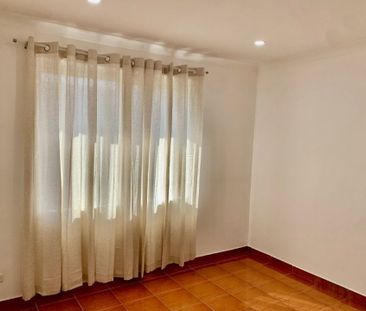 Fully Renovated Unit - Photo 4